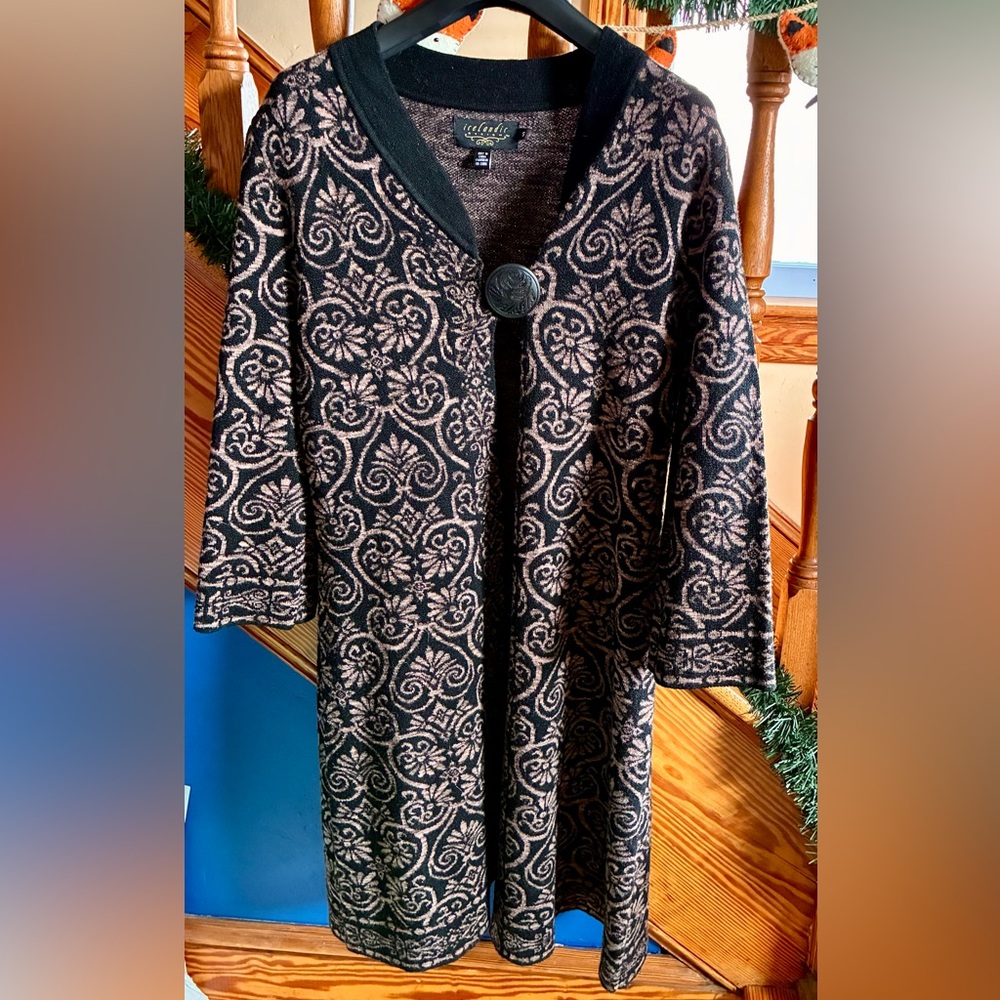 Icelandic Designs knit duster cardigan, size S.